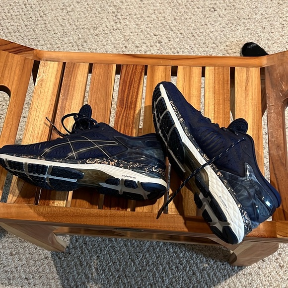 ASICS - Picture 4 of 6